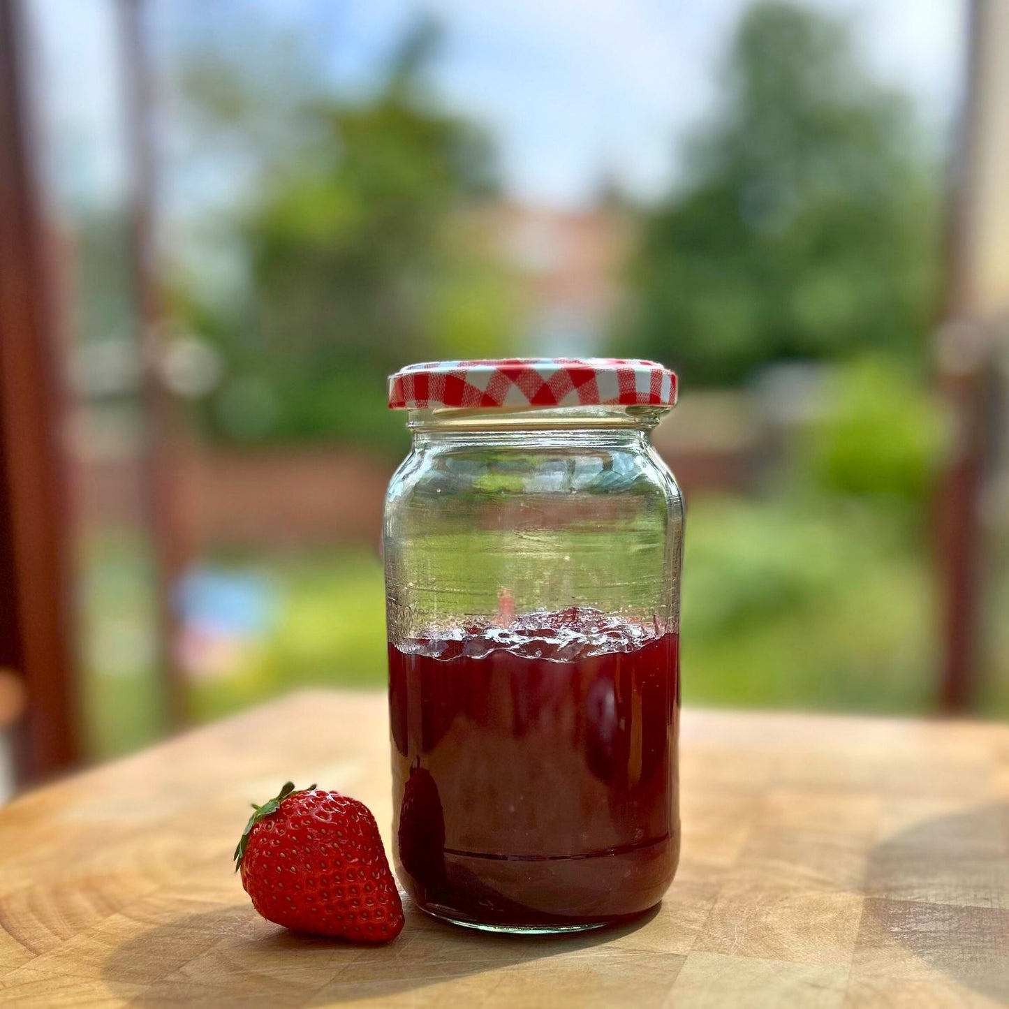 Bramley & Sage 1lb 375ml Round Glass Jars with Red Gingham Lids